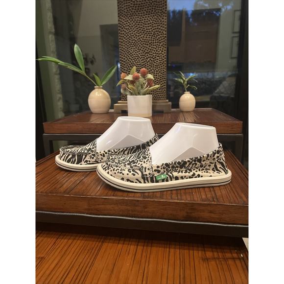 SANUK WOMEN’S SIZE 6 SHORTY LEPPATYGA ANIMAL ZEBRA SLIP ON SHOES NEW RARE - Picture 4 of 7